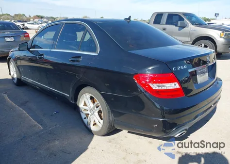 2013 Mercedes-Benz C 250 Sport из США, поврежденный, VIN WDDGF4HB7DR280047